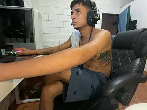 Max TheHorseDick online show from April 23, 10:33 pm