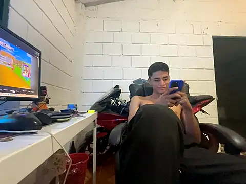 Max TheHorseDick online show from October 23, 3:49 am