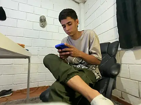 Max TheHorseDick online show from July 2, 2:34 am