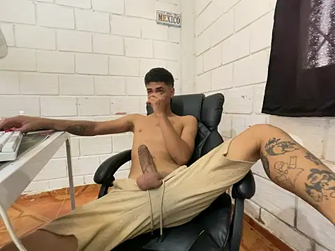 Max TheHorseDick online show from May 14, 5:54 pm