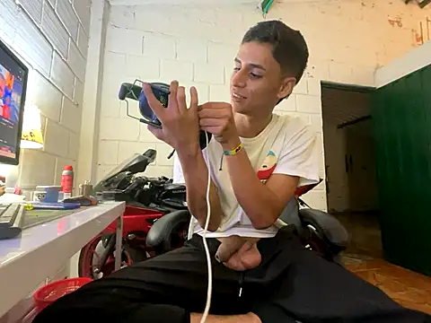 Max TheHorseDick online show from November 11, 3:12 am