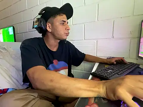 Max TheHorseDick online show from January 14, 4:38 am