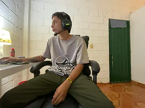 Max TheHorseDick online show from November 4, 3:32 am