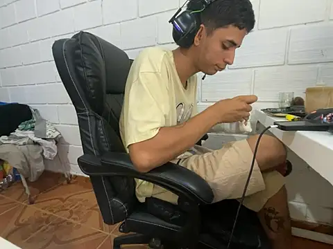 Max TheHorseDick online show from February 19, 9:23 pm