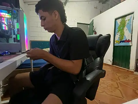 Max TheHorseDick online show from April 13, 2:48 am