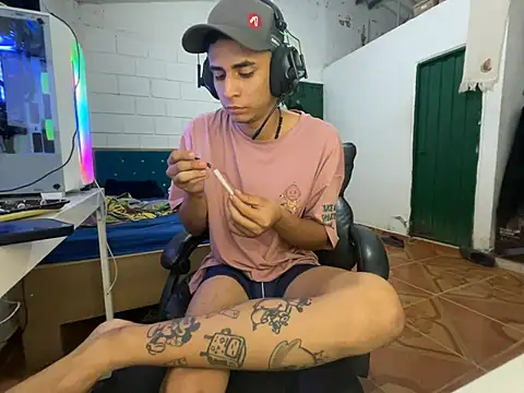 Max TheHorseDick online show from April 1, 10:28 pm