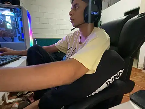 Max TheHorseDick online show from April 4, 3:57 am