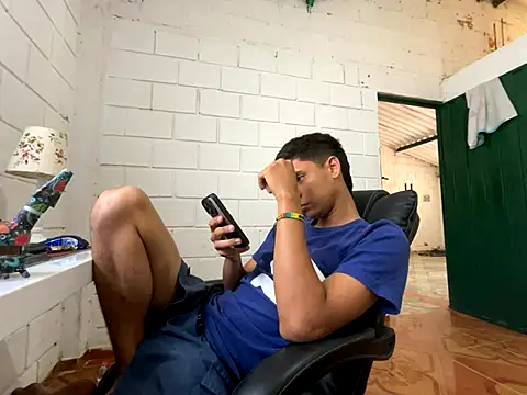 Max TheHorseDick online show from November 24, 9:04 pm