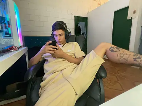 Max TheHorseDick online show from March 12, 7:07 pm