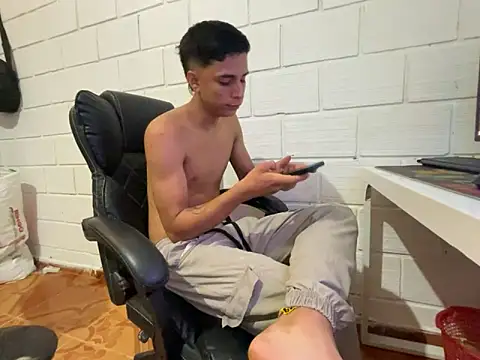 Max TheHorseDick online show from February 6, 2:29 am