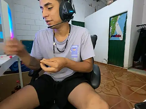 Max TheHorseDick online show from April 16, 7:47 pm