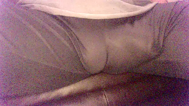 Snapshot of SDtinycok chatting on October 22, 2:55 am SDtinycok online show from October 22, 2:55 am