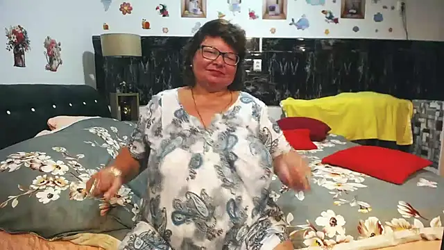 SweetMommaX online show from April 3, 4:02 pm