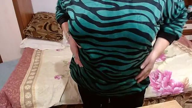 Snapshot of SweetMommaX chatting on February 17, 1:11 pm SweetMommaX online show from February 17, 1:11 pm