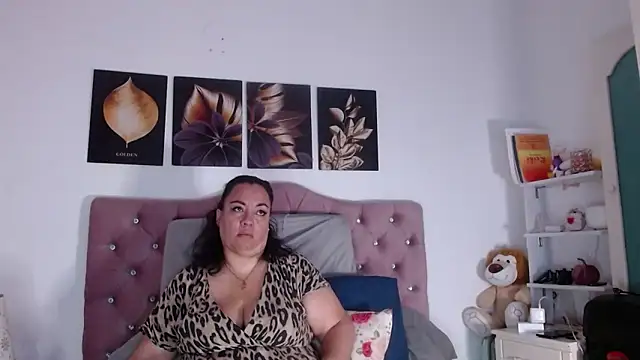 Snapshot of -helen chatting on September 24, 8:04 pm -helen online show from September 24, 8:04 pm