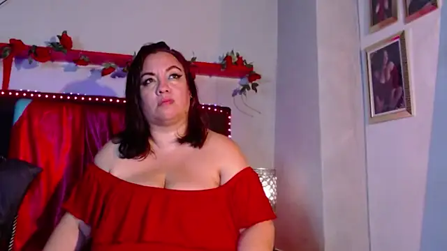 Snapshot of -helen chatting on February 15, 9:16 am -helen online show from February 15, 9:16 am