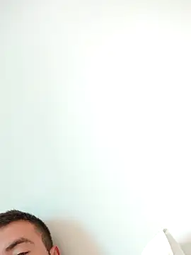 Snapshot of urielpereira chatting on November 4, 4:33 pm urielpereira online show from November 4, 4:33 pm