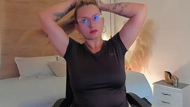 Snapshot of halaaa_1 chatting on June 24, 7:22 pm halaaa 1 online show from June 24, 7:22 pm