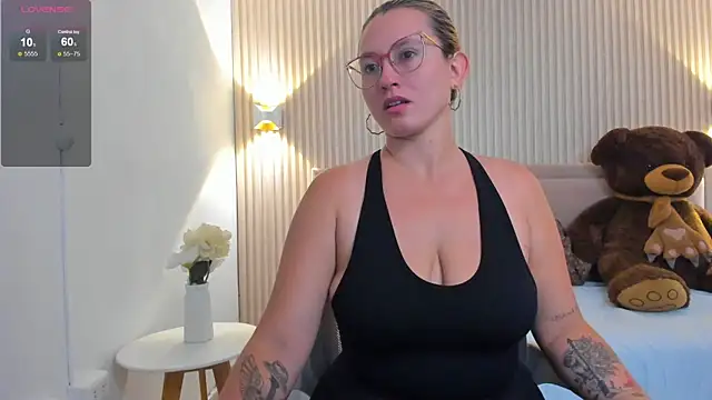 Snapshot of halaaa_1 chatting on July 10, 12:16 pm halaaa 1 online show from July 10, 12:16 pm