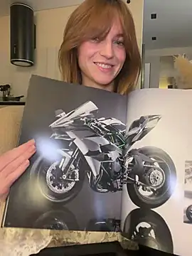 -AngelAri- online show from April 4, 9:10 pm