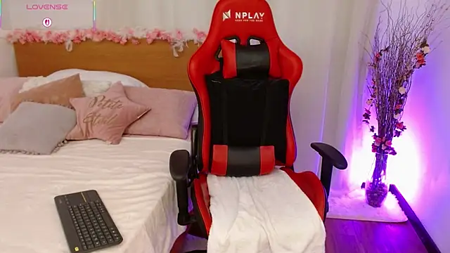 lucy luu  online show from April 19, 6:43 pm