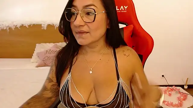 lucy luu  online show from October 5, 3:47 pm