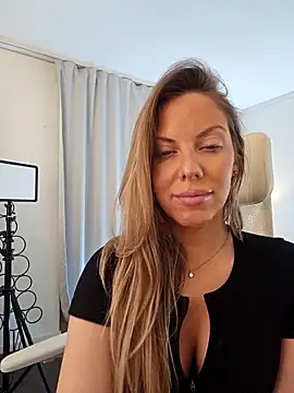 Snapshot of novaforyou1 chatting on December 16, 4:33 pm novaforyou1 online show from December 16, 4:33 pm