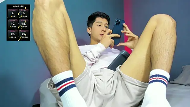 tom Howard online show from December 6, 2:40 am