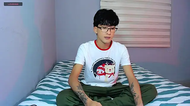 tom Howard online show from March 11, 3:33 am