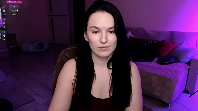 Snapshot of Val_lava chatting on February 21, 9:43 pm Val lava online show from February 21, 9:43 pm