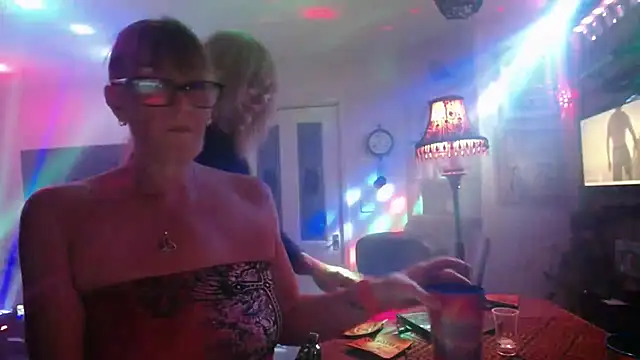 Snapshot of COUPLE4VOYEUR01 chatting on September 27, 6:58 pm COUPLE4VOYEUR01 online show from September 27, 6:58 pm