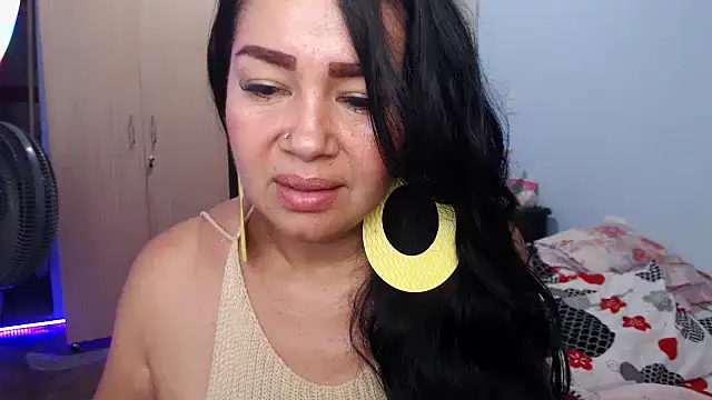 Snapshot of RUBII-ADAMS chatting on May 21, 2:58 pm RUBII-ADAMS online show from May 21, 2:58 pm