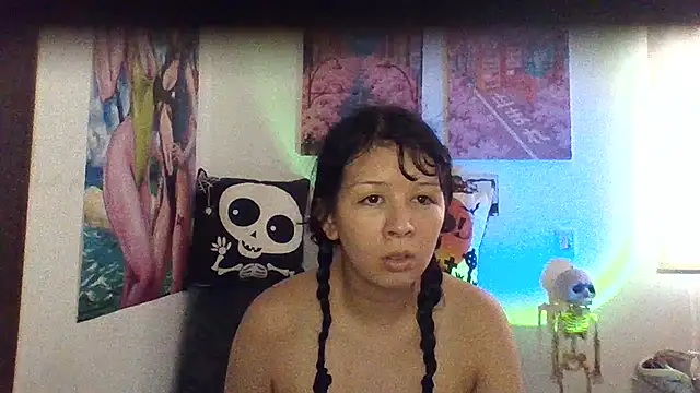 Snapshot of Haru_Queenn chatting on October 18, 10:01 pm Haru Queenn online show from October 18, 10:01 pm