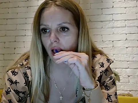 Angel girllovemy online show from November 18, 6:00 pm