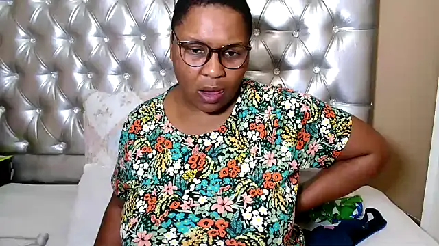 Snapshot of missboobsxx chatting on February 12, 12:05 pm missboobsxx online show from February 12, 12:05 pm