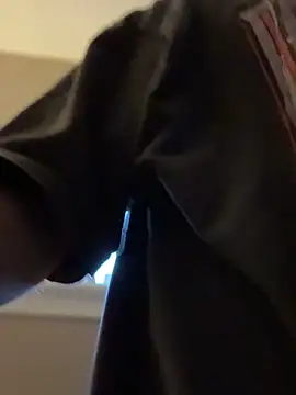 Snapshot of lukeychew chatting on October 31, 1:52 pm lukeychew online show from October 31, 1:52 pm