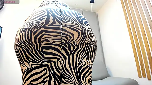 Snapshot of AlishaPalmer chatting on November 15, 12:20 pm AlishaPalmer online show from November 15, 12:20 pm