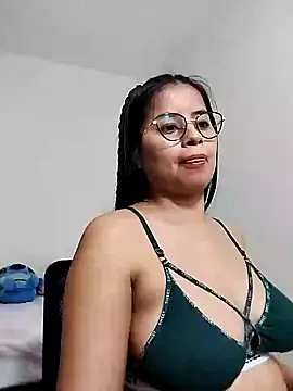 charlotte moineau online show from December 28, 2:11 am