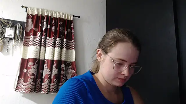 Snapshot of HellenMiyer1111 chatting on September 25, 2:56 pm HellenMiyer1111 online show from September 25, 2:56 pm