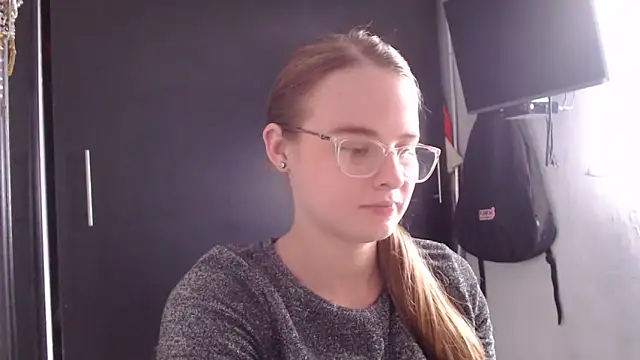 Snapshot of HellenMiyer1111 chatting on February 14, 8:59 pm HellenMiyer1111 online show from February 14, 8:59 pm