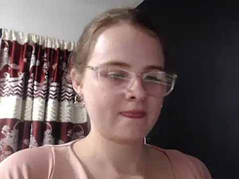 Snapshot of HellenMiyer1111 chatting on March 17, 11:46 pm HellenMiyer1111 online show from March 17, 11:46 pm