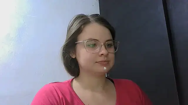 Snapshot of HellenMiyer1111 chatting on July 15, 2:13 pm HellenMiyer1111 online show from July 15, 2:13 pm