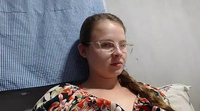 Snapshot of HellenMiyer1111 chatting on February 22, 2:39 am HellenMiyer1111 online show from February 22, 2:39 am