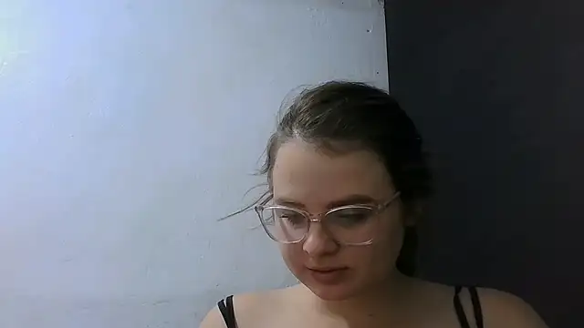 Snapshot of HellenMiyer1111 chatting on July 4, 2:54 pm HellenMiyer1111 online show from July 4, 2:54 pm