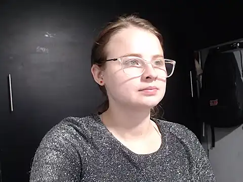 Snapshot of HellenMiyer1111 chatting on February 14, 1:56 am HellenMiyer1111 online show from February 14, 1:56 am