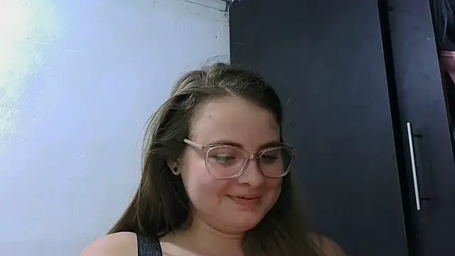 Snapshot of HellenMiyer1111 chatting on June 14, 6:09 pm HellenMiyer1111 online show from June 14, 6:09 pm