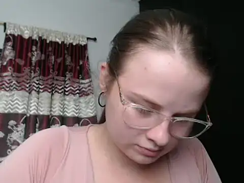 Snapshot of HellenMiyer1111 chatting on March 15, 6:10 pm HellenMiyer1111 online show from March 15, 6:10 pm