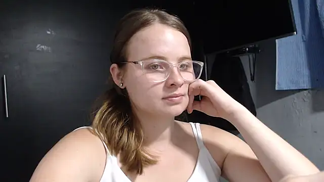 Snapshot of HellenMiyer1111 chatting on February 17, 11:33 pm HellenMiyer1111 online show from February 17, 11:33 pm
