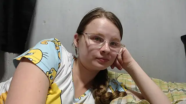 Snapshot of HellenMiyer1111 chatting on February 15, 3:20 am HellenMiyer1111 online show from February 15, 3:20 am