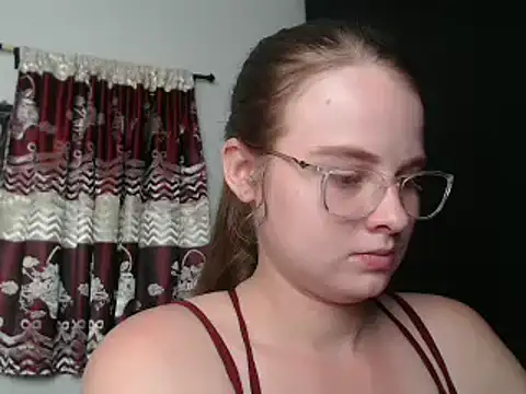 Snapshot of HellenMiyer1111 chatting on March 13, 7:17 pm HellenMiyer1111 online show from March 13, 7:17 pm